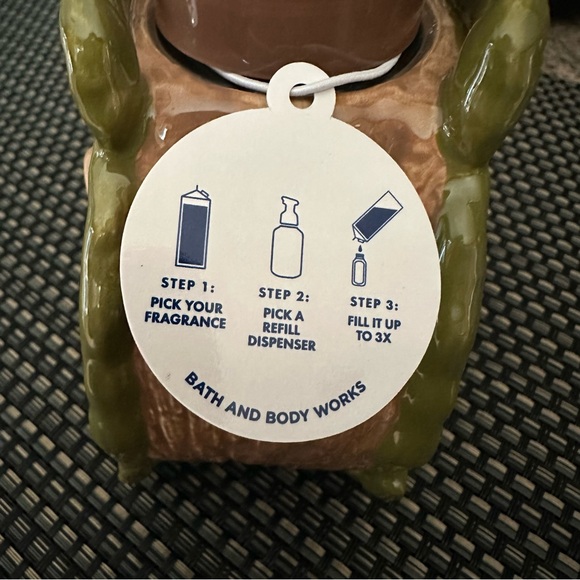 Bath & Body Works Green and Brown Owl Refillable Soap Dispenser - Picture 4 of 4